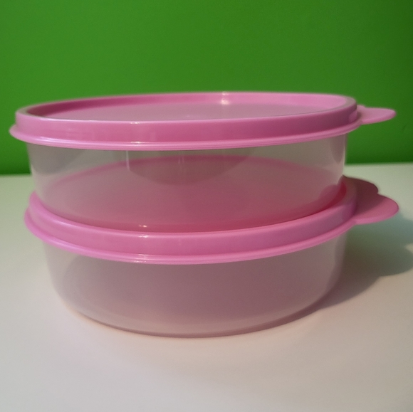 Tupperware Set of Two- 1 1/2 cup/410 ml Medium Wonders Bowls - Picture 2 of 4